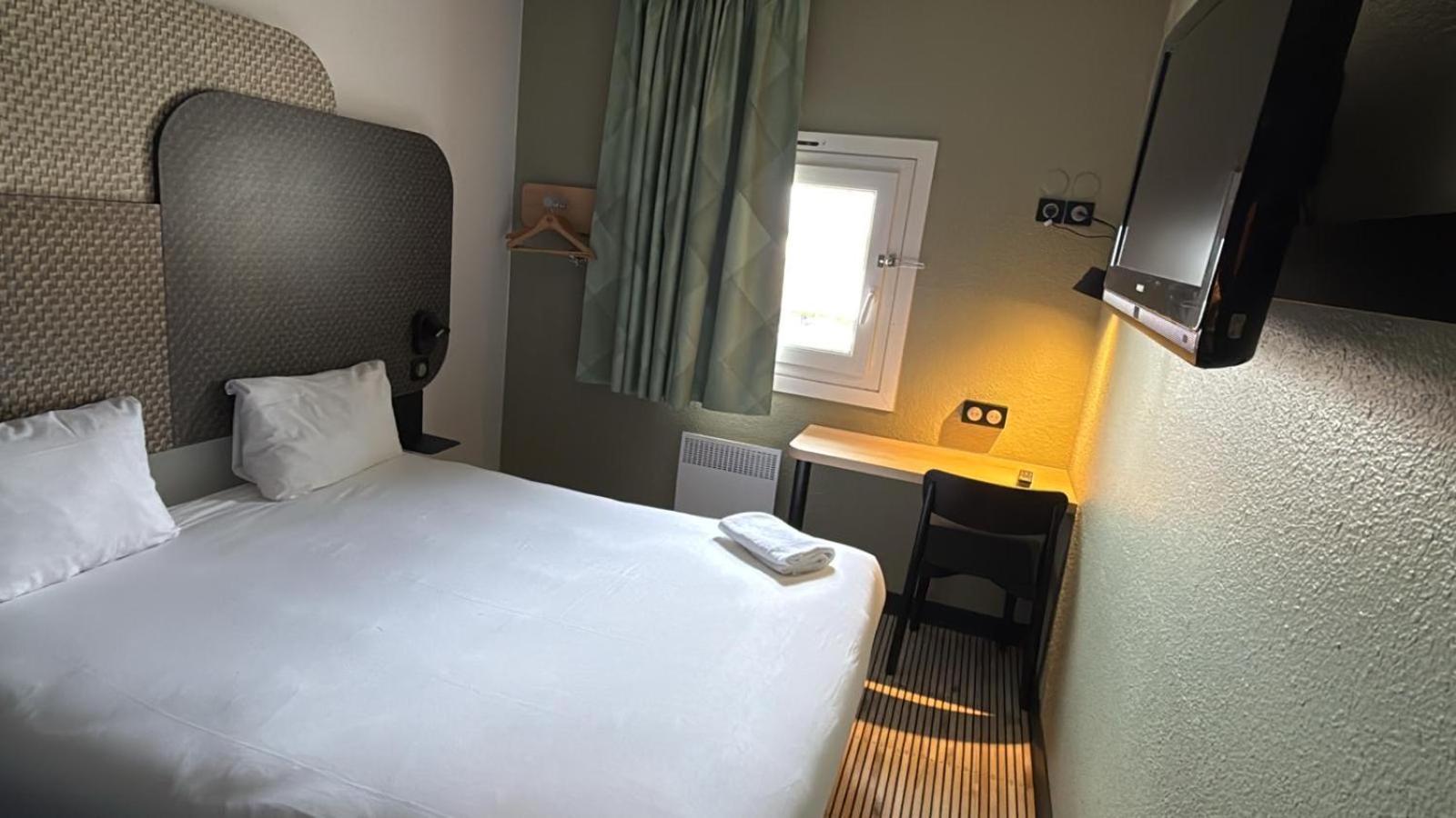 B&B Hotel Cergy П'єррле Екстер'єр фото