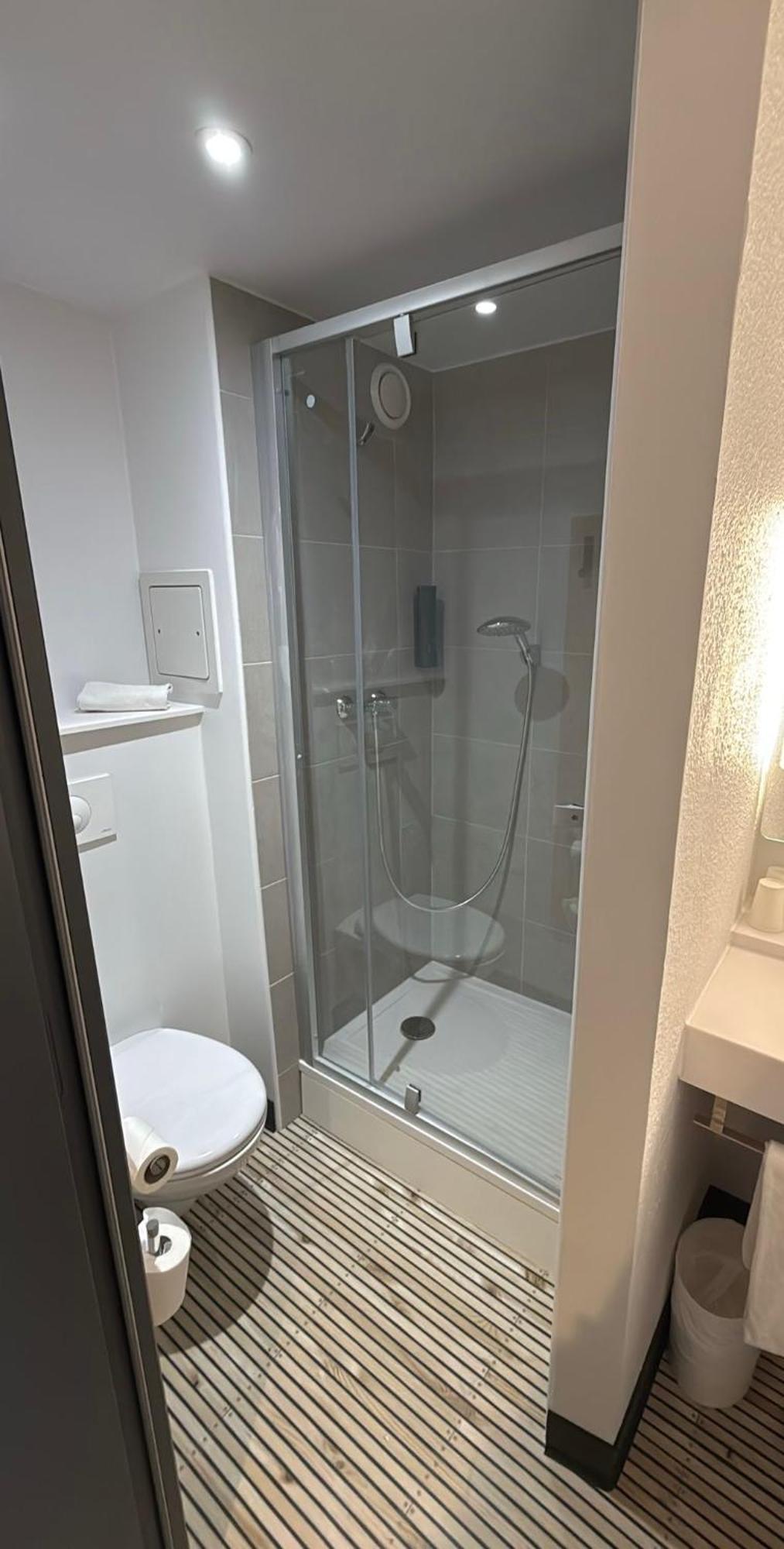 B&B Hotel Cergy П'єррле Екстер'єр фото