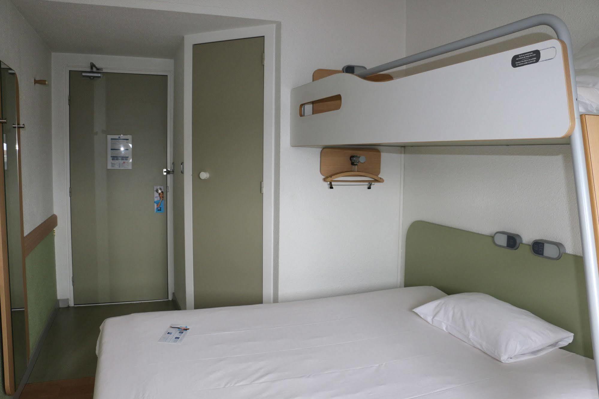 B&B Hotel Cergy П'єррле Екстер'єр фото