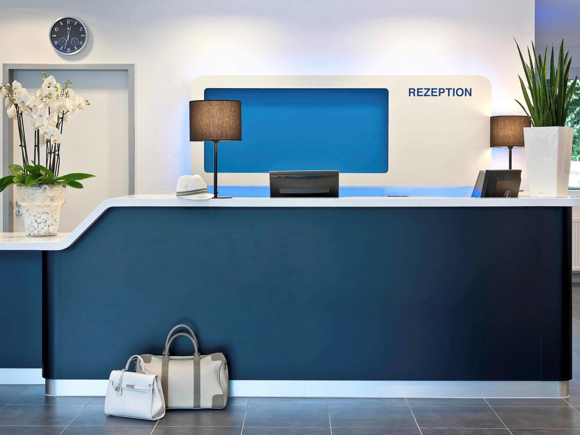 B&B Hotel Cergy П'єррле Екстер'єр фото