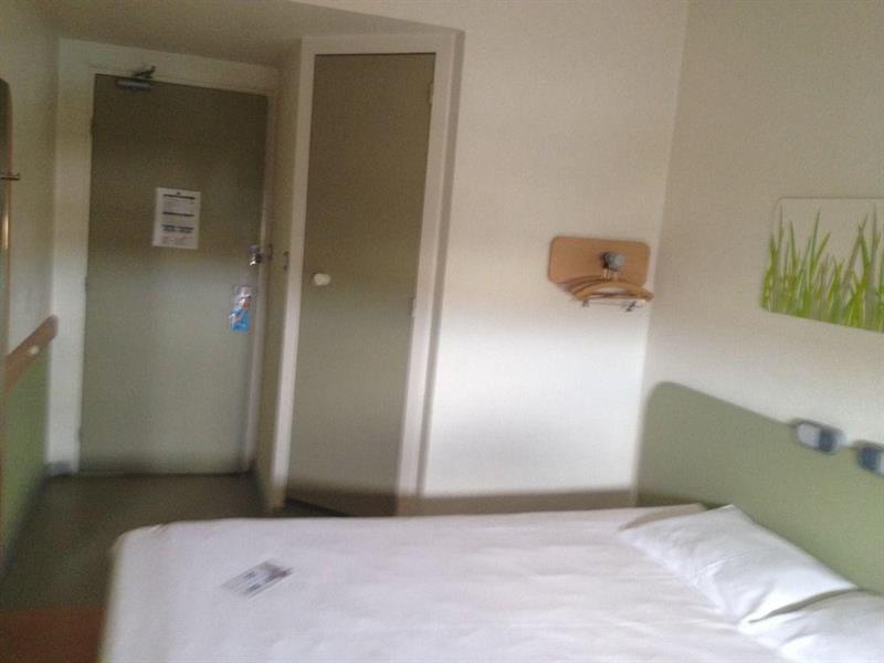 B&B Hotel Cergy П'єррле Екстер'єр фото
